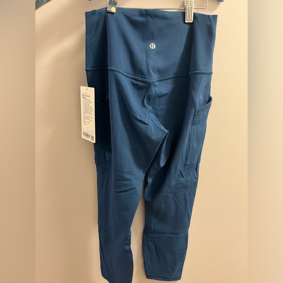 Blue align crops with pockets 6 - Picture 2 of 4